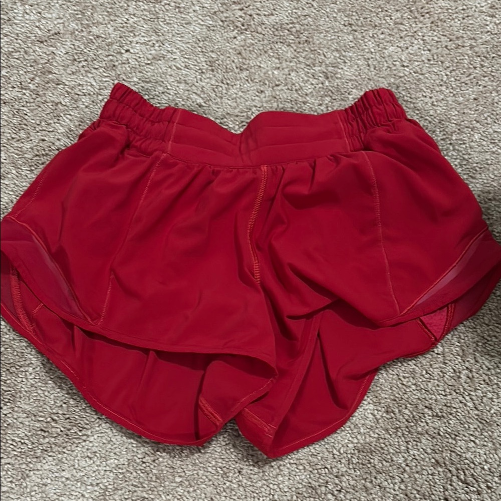 lululemon 2.5 low rise hotty hot shorts
